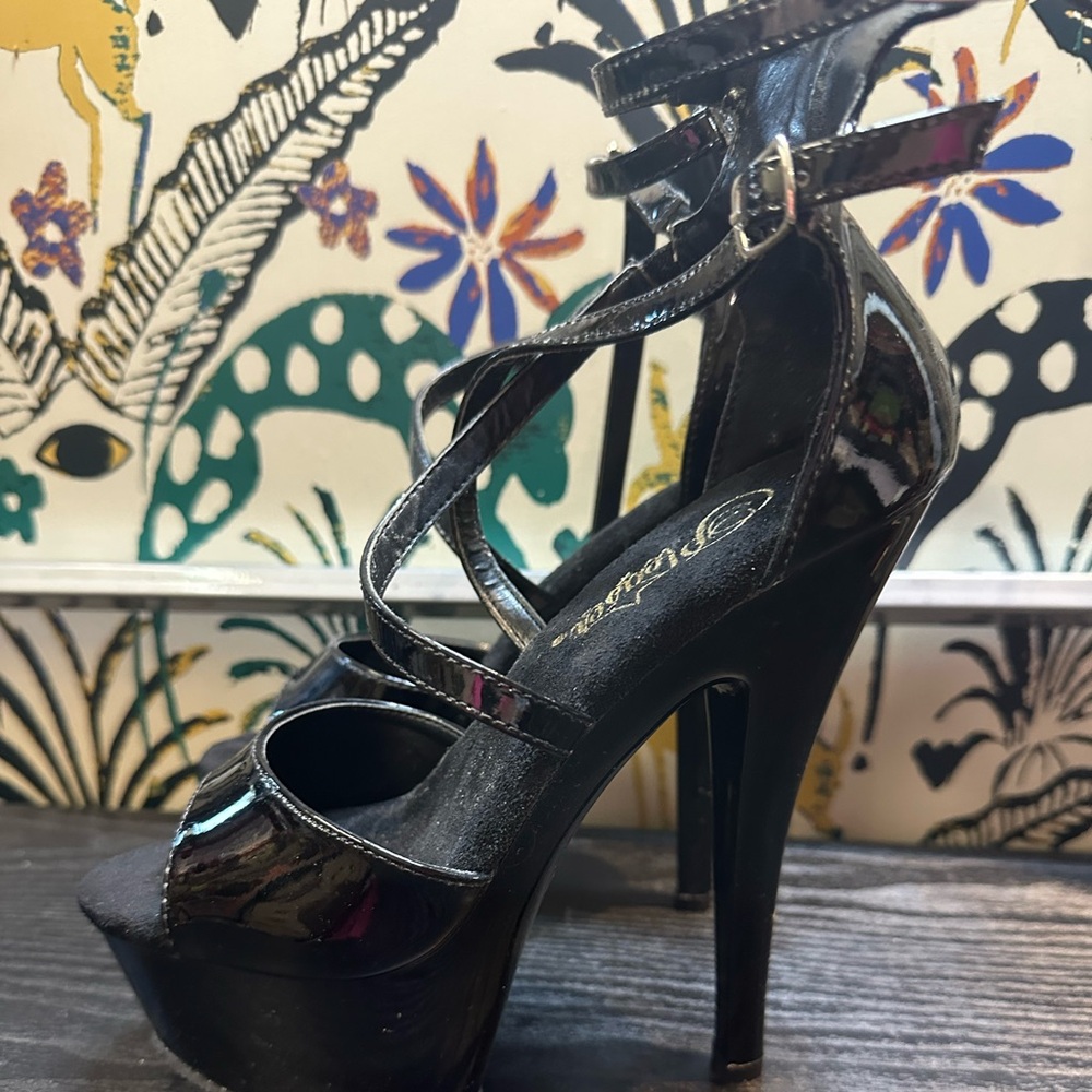 Pleaser Kiss-254 - Black Patent/Black by Sexy Heels and Platforms - Picture 3 of 8